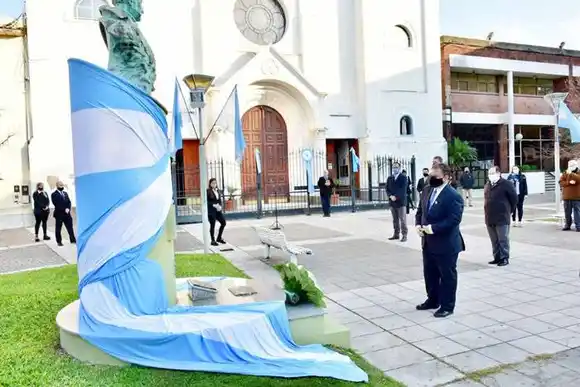 �SLos colores de nuestra bandera simbolizan la  unidad que debemos construir para salir adelante juntos⬝
