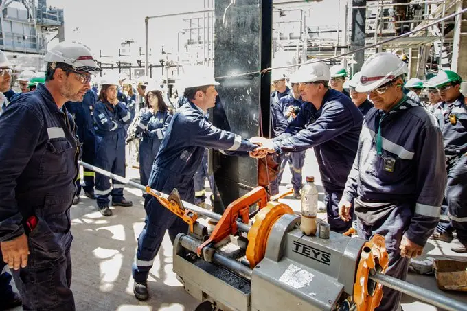 Kicillof visitó una refinería en Campana