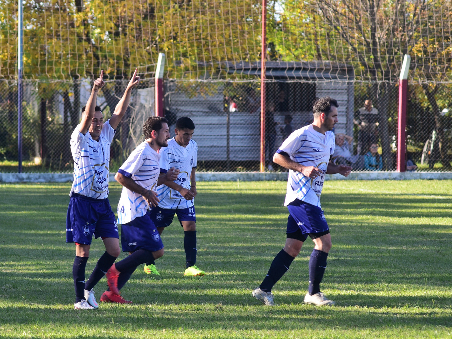 Antártida goleó a Crecer