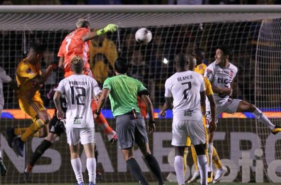 La gran Chiquito Bossio: el Patón Guzmán hizo un gol de cabeza sobre la hora para clasificar a Tigres