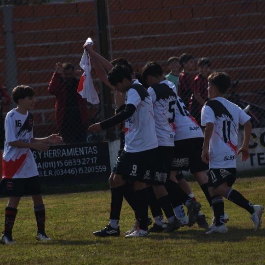 Los chicos de la categoría 2011 de Central Entrerriano, anfitriones del torneo (crédito: Ángel Garra).