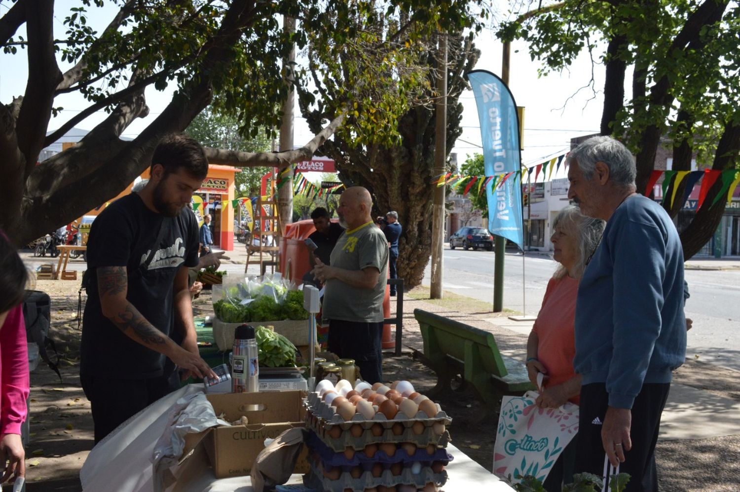 “Huerteros en tu Barrio” tuvo gran convocatoria de vecinos en plaza Fleming 