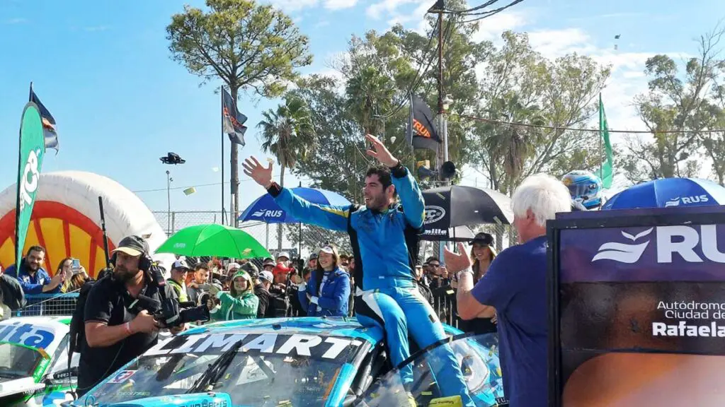 Alegría desbordante. La de Esteban Gini, luego de ganar la Carrera de los Millones