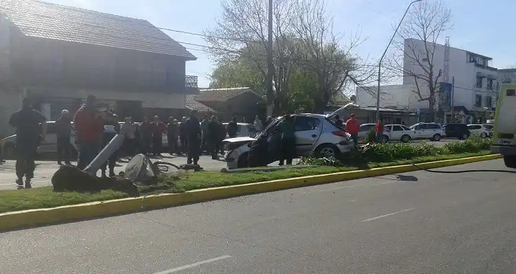 Espectacular choque en Constitución y López y Planes