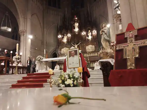 Miles de fieles despidieron al Papa Francisco en Mar del Plata