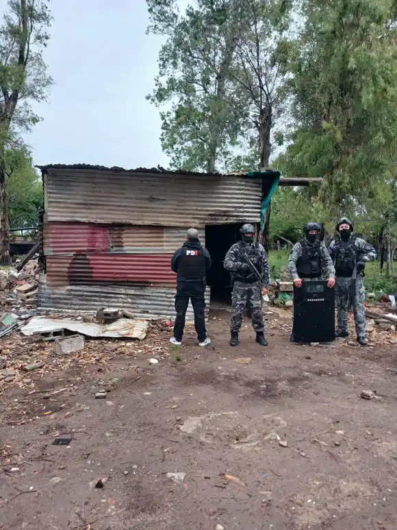 Múltiples allanamientos en Frontera por microtráfico: encontraron casi 100 dosis listas para su distribución