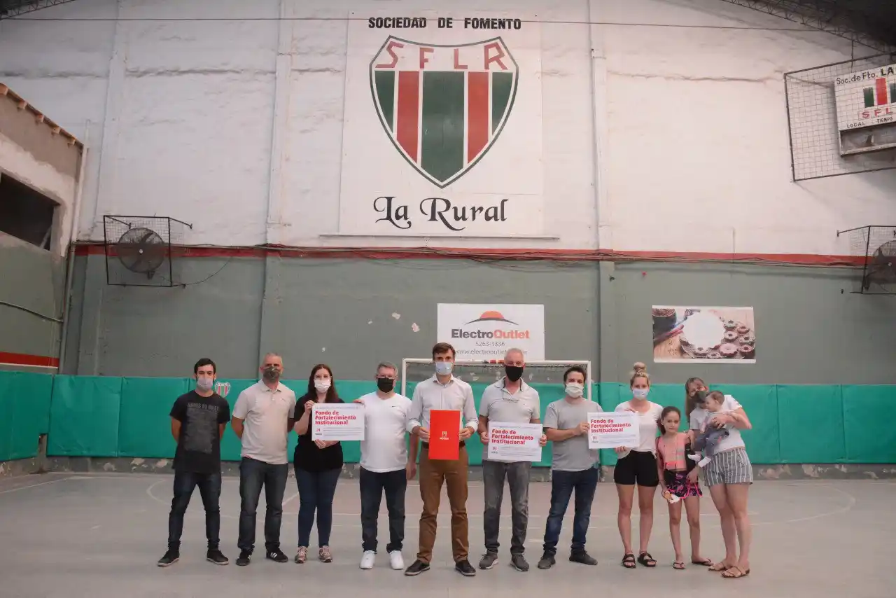 Morón: Municipio entregó más fondos a instituciones de barrio para reformas edilicias