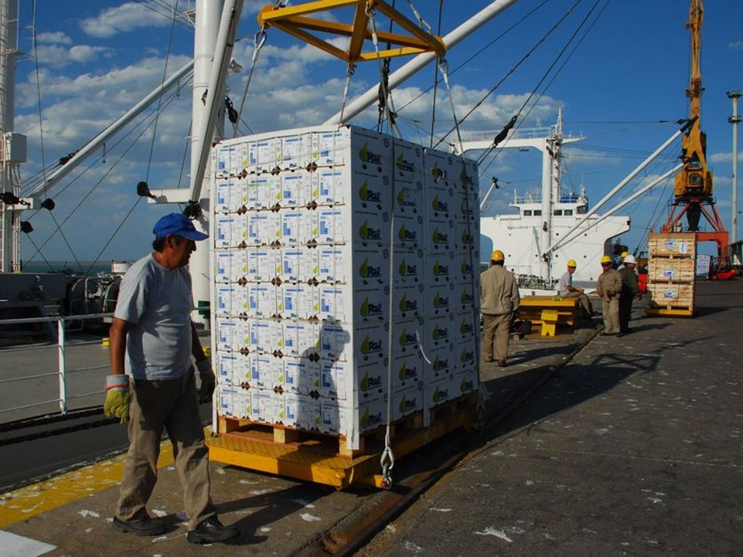 Llegan tres buques para cargar en puertos entrerrianos