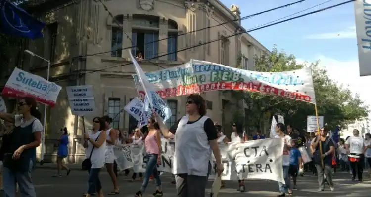 El lunes habrá carpa blanca en el Consejo Escolar