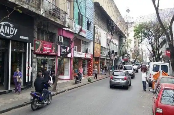 Efecto inflación: en enero, las ventas en comercios cayeron un 2,5%