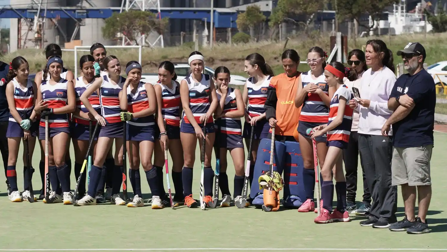 El plantel del Club Náutico junto a sus entrenadores