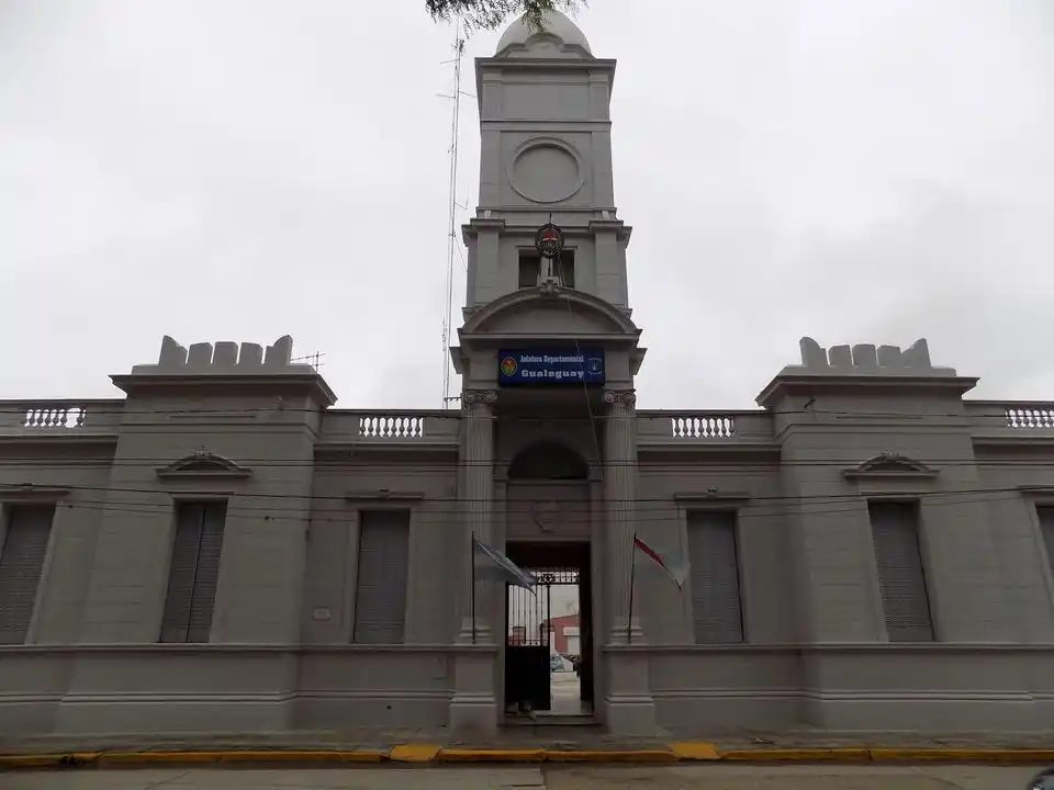 Tentativa de homicidio, detención y policías lesionados