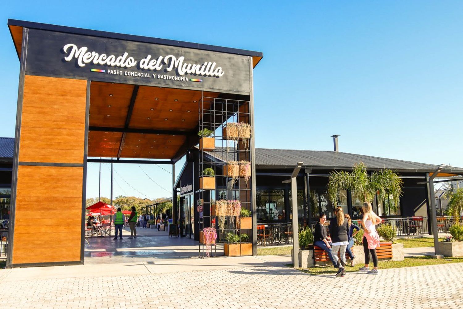 Con la presencia de Papá Noel, preparan una celebración navideña en el Mercado del Munilla