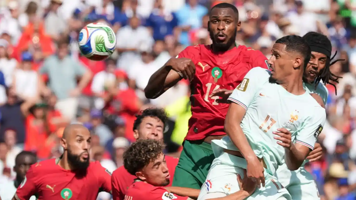 El francés Saliba, en el partido con Marruecos.