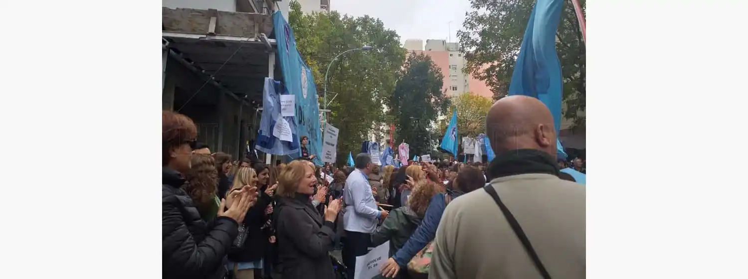 Protesta de docentes municipales: "Acá toman decisiones arbitrarias"