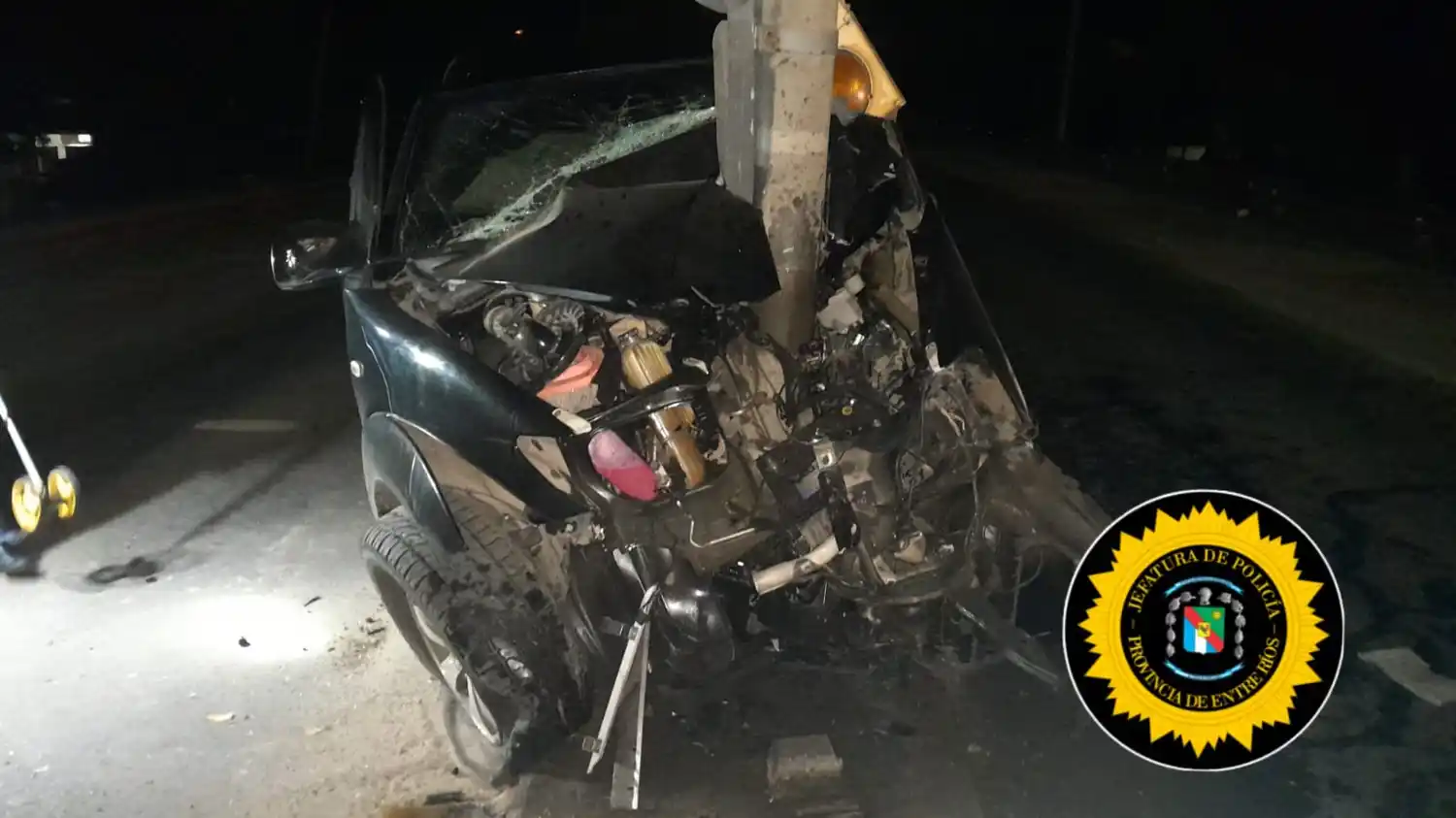 Accidente fatal en Victoria: un hombre perdió la vida tras impactar su camioneta contra un poste de alumbrado