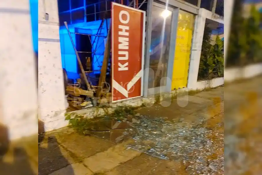 Agarraron a un hombre in fraganti queriendo robar llantas de auto