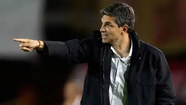 Independiente hace escala para cambiar de vuelo