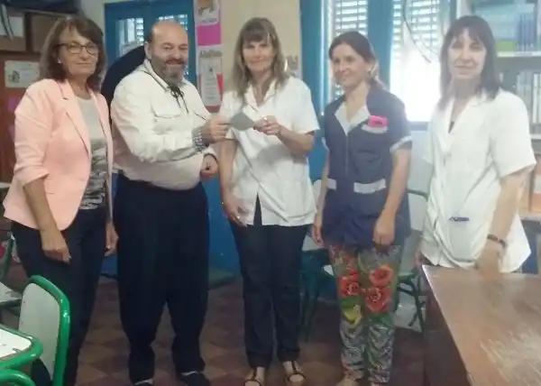 Entregaron aportes para finalizar obras en una escuela 