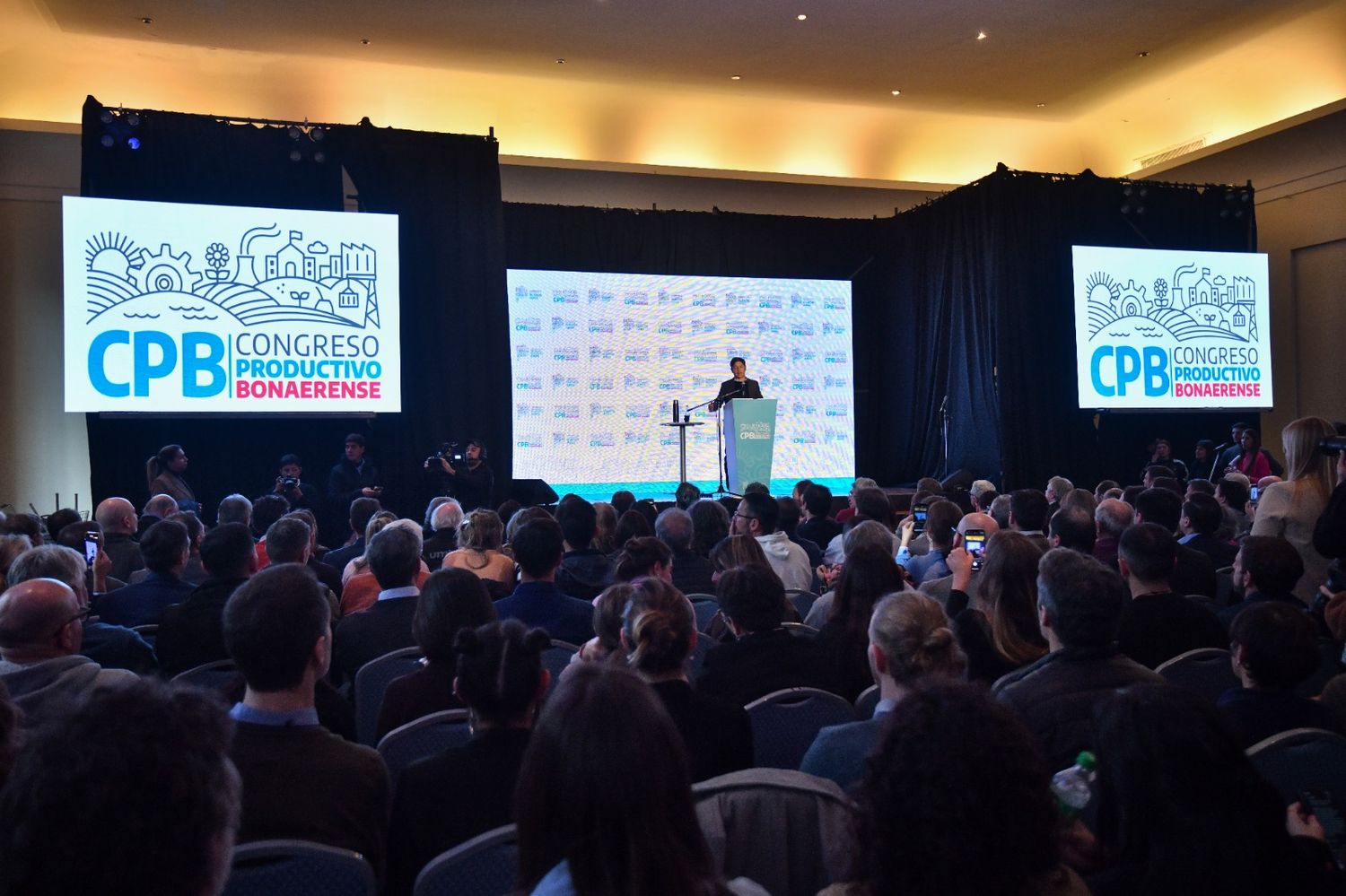 El Gobernador encabezo el cierre en Mar del Plata.