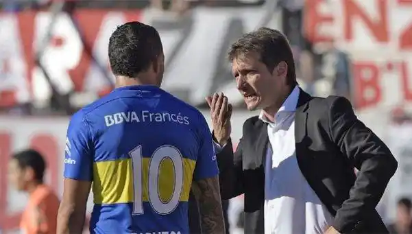 Con Guillermo, Tevez todavía es más 10 que 9