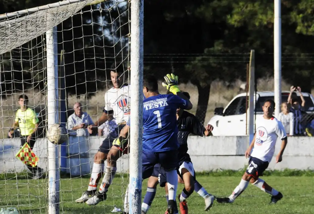 Independiente y Ferro no detienen su marcha