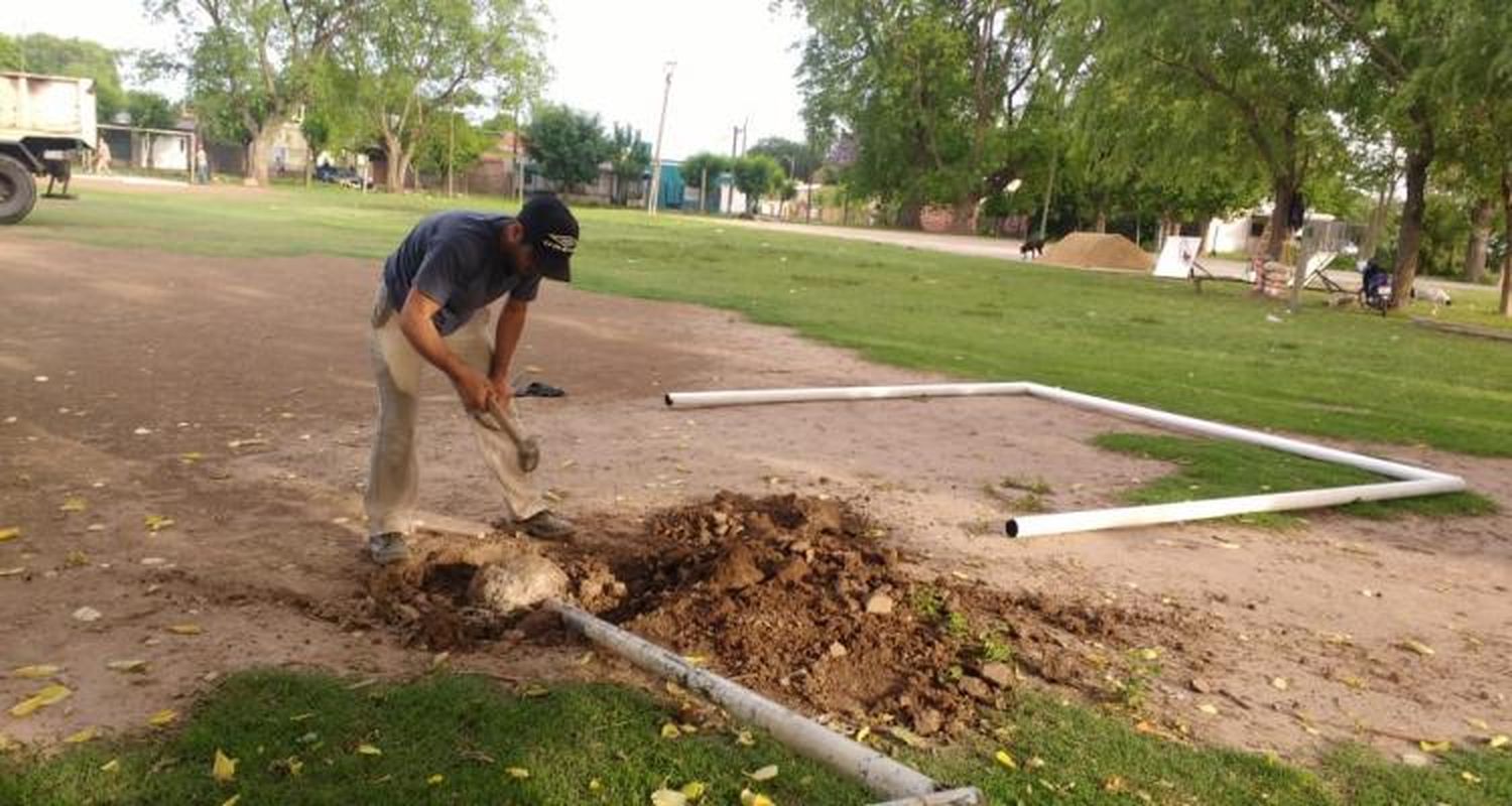 Arreglan y arman canchas de fútbol y básquet en diferentes espacios públicos de San Pedro