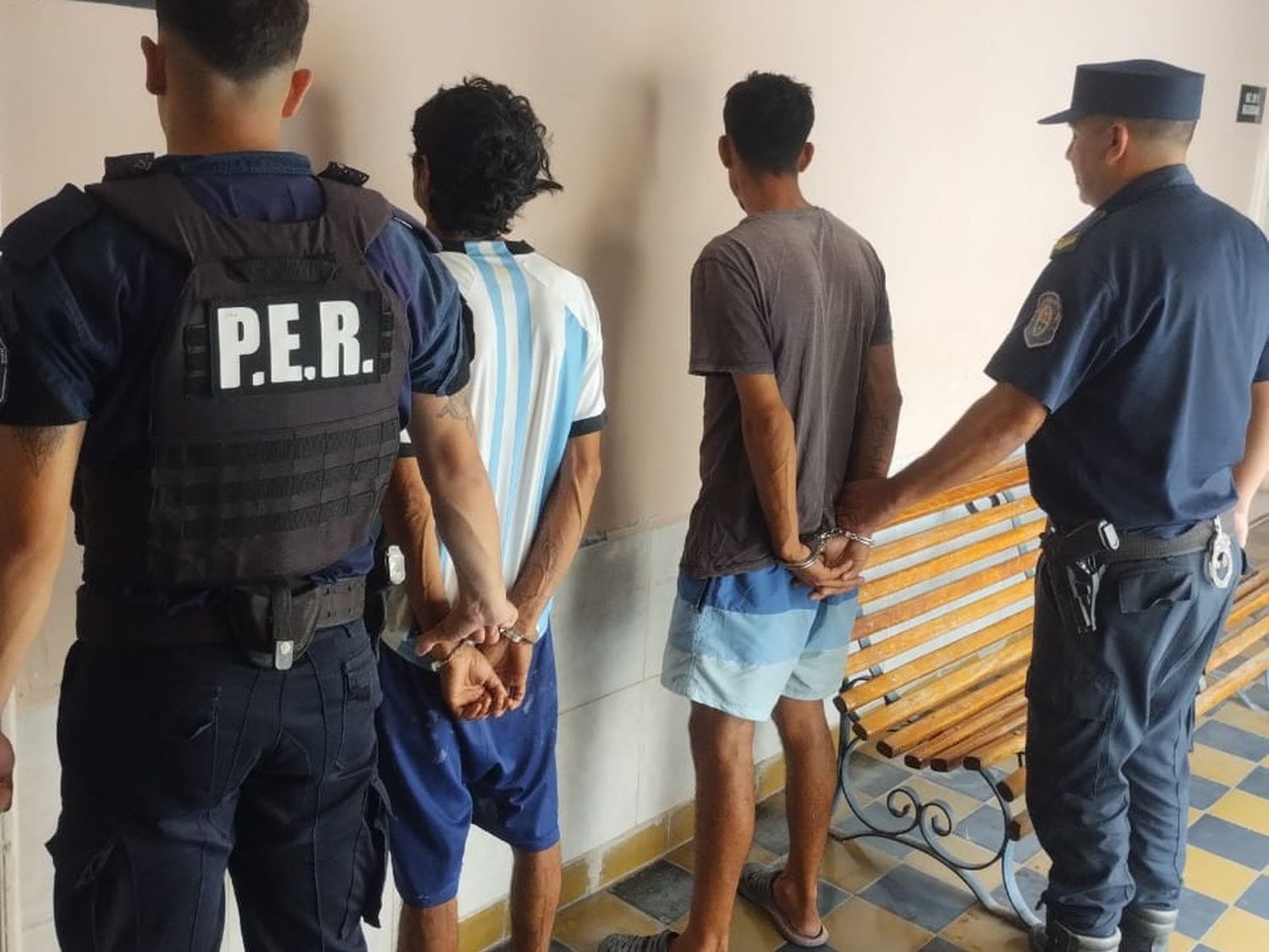 Diamante: detienen a dos hombres por robo de medidores de agua en la vía pública