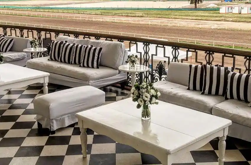 La impactante decoración del hipódromo para agasajo a periodistas