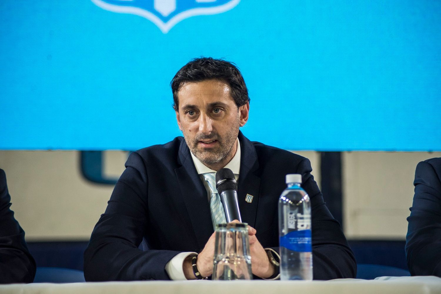 Milito rinde cuentas en Avellaneda, pero tropieza con el mercado: Racing, entre el ajuste y las promesas sin cumplir