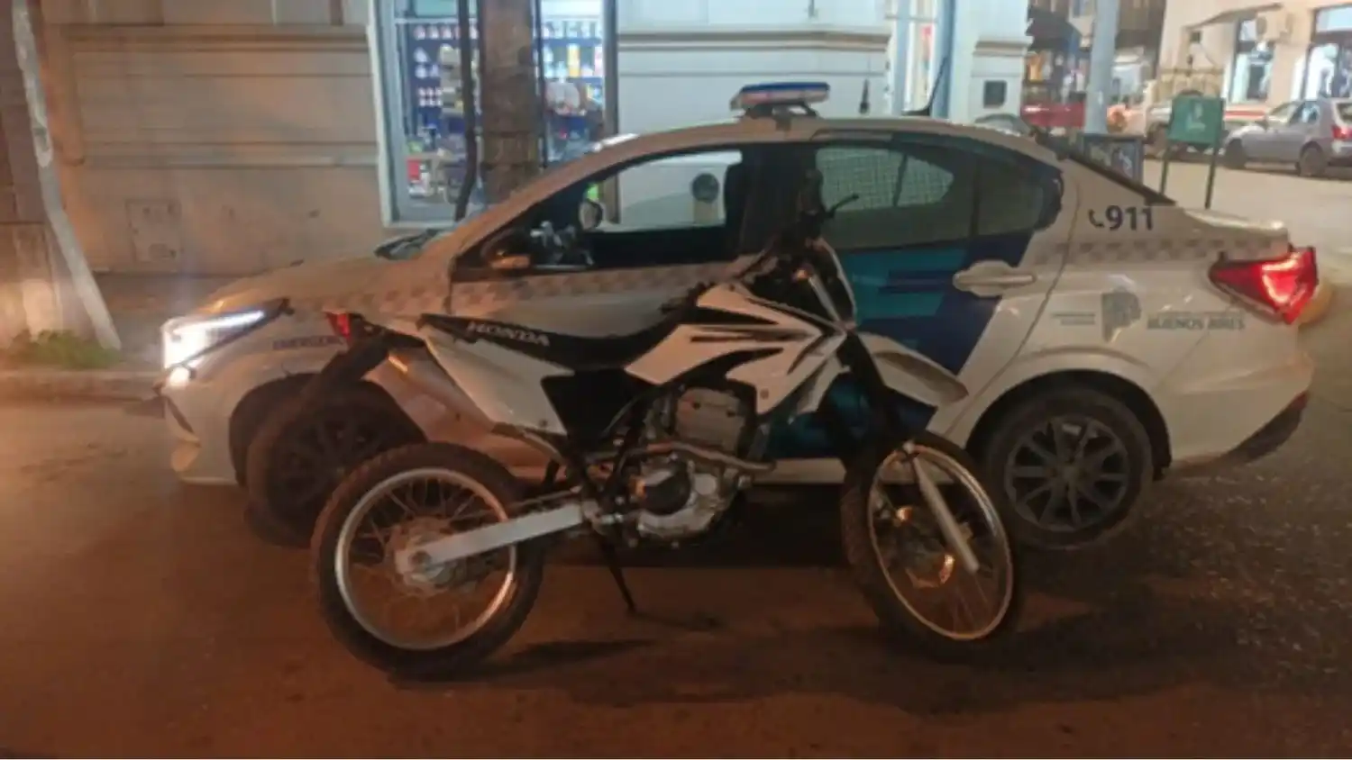 El conductor de la moto no contaba con casco de seguridad ni la documentación reglamentaria.
