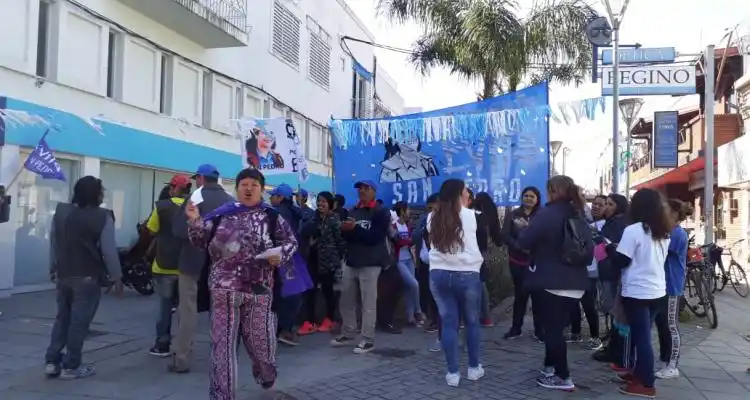 Como en todo el país, trabajadores de la economía popular manifestaron frente a Anses