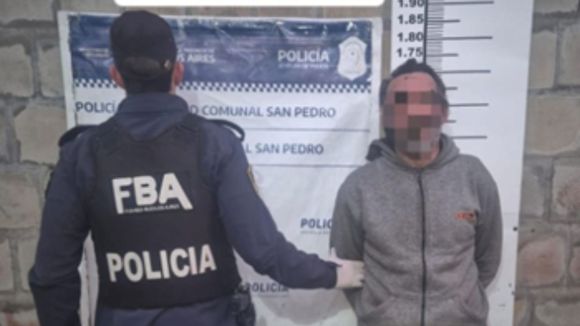 Lo pescaron in fraganti en el interior de una vivienda y quedó detenido