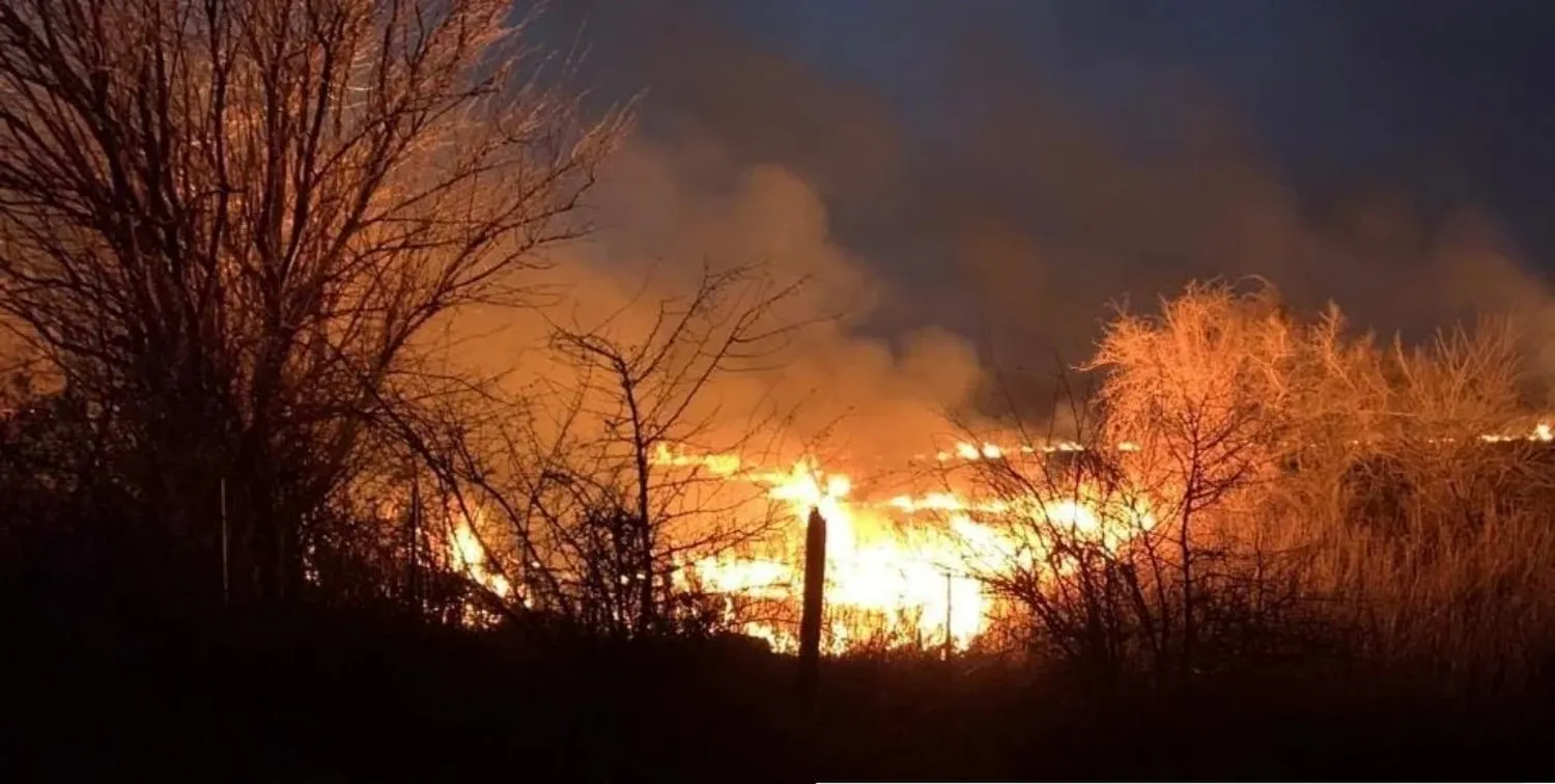 El fuego se inició en el predio militar Quebrada de la Cancha y se propagó rápidamente