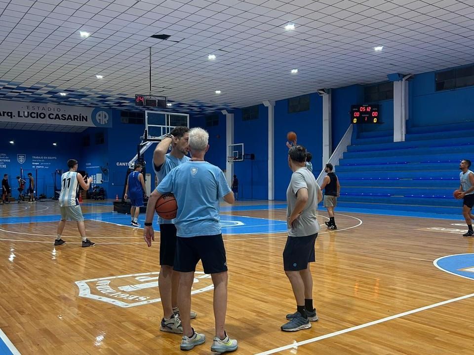 La Crema suma a Juan Parola al CT que encabeza Claudio Requejo de cara a la Liga Federal. Foto: Prensa AR