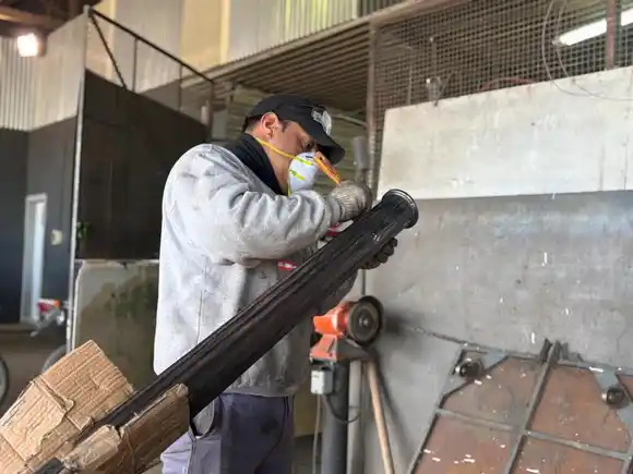 Restauran piezas históricas de la Plaza 25 de Mayo para preservar su patrimonio