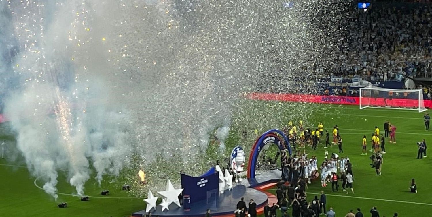 Festejos en el campo y en las tribunas.