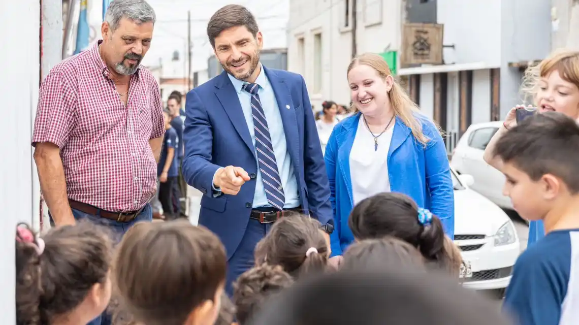 "Vamos a recortar donde tengamos que recortar, pero acá, en Santa Fe, a ningún santafesino ni santafesina le va a faltar la partida de alimentos", garantizó Pullaro..
