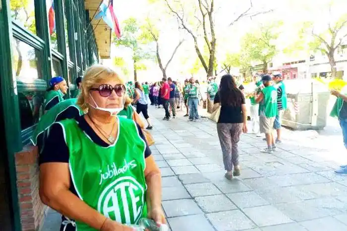 �SLa reforma la vamos a resistir  en la calle⬝