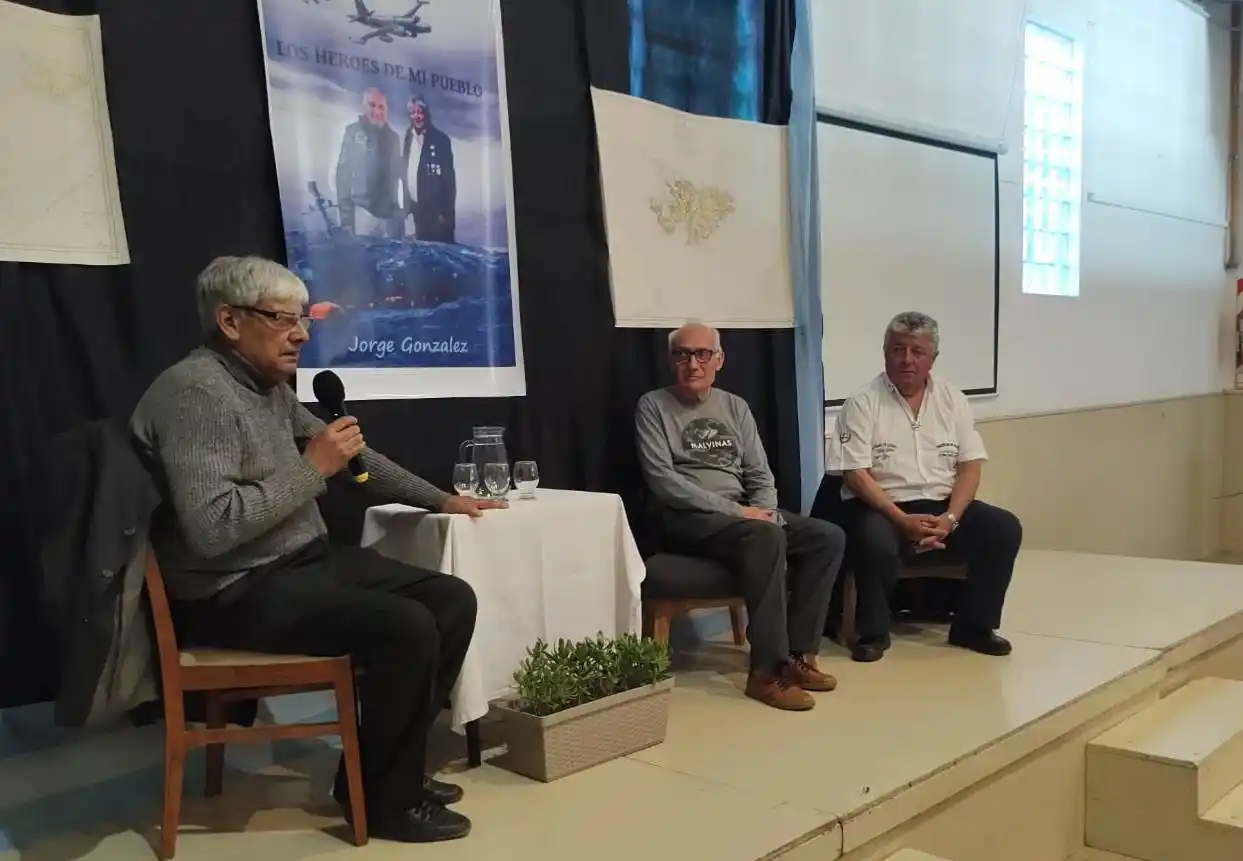 Jorge González presentó en Copetonas su libro “Los héroes de mi pueblo”