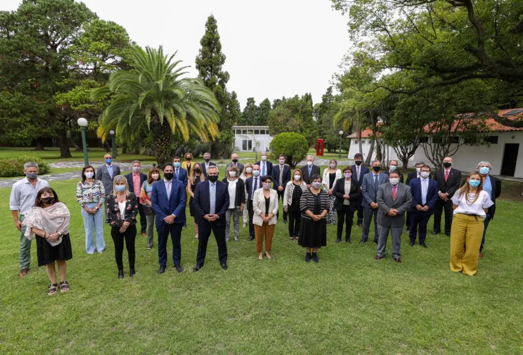 Los ministros de Educación de todo el país ratificaron el retorno a las clases presenciales