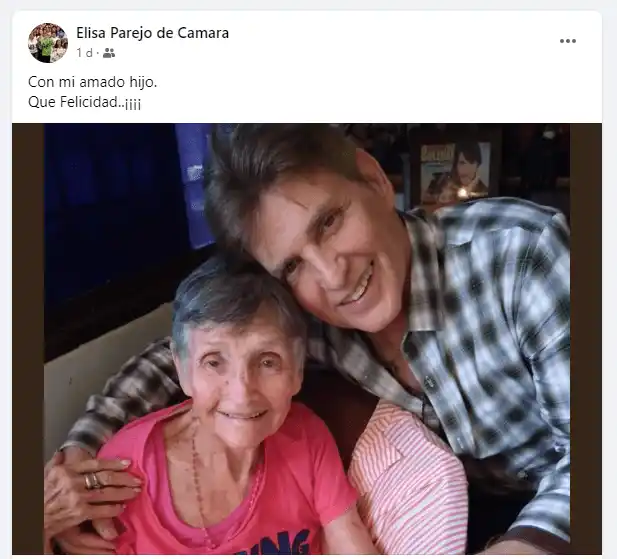 Elisa Parejo compartió el reencuentro con su hijo Víctor Cámara. Foto Facebook