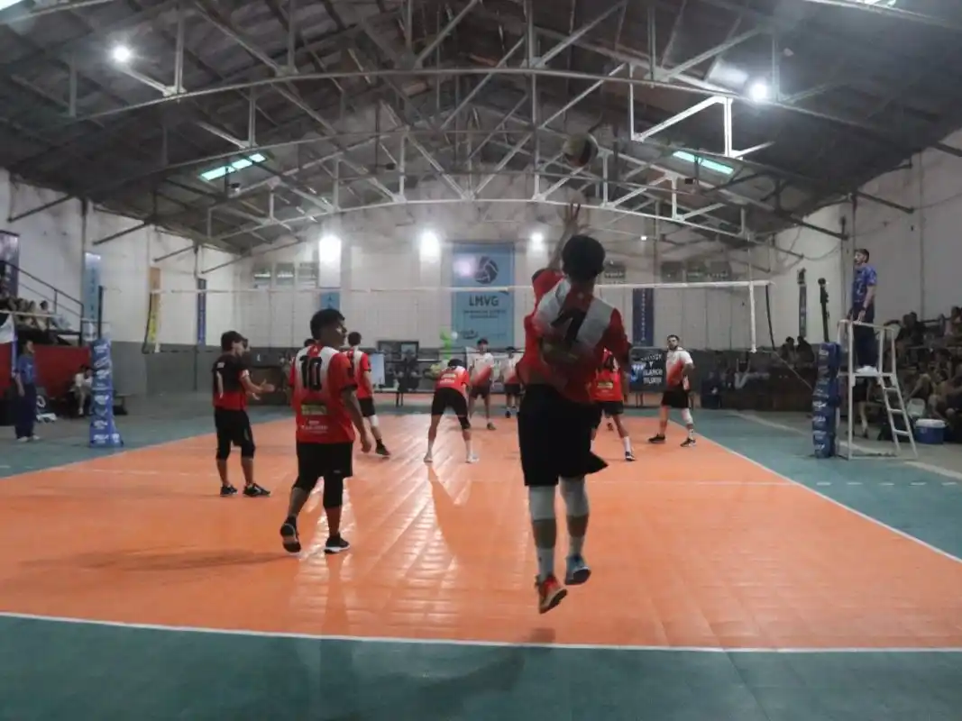 Con las definiciones de la Copa de Oro y Copa de Plata, culminó la Liga Municipal de Vóley