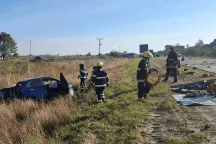 Murió un hombre paraguayo en un choque entre un auto y un camión en la región
