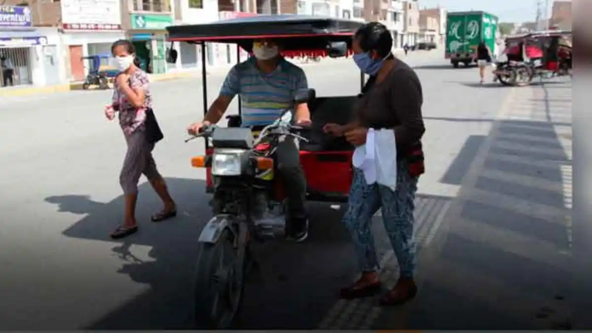 ¿SEGURIDAD O XENOFOBIA? Polémica ordenanza prohíbe a los venezolanos trabajar de mototaxis en provincia peruana