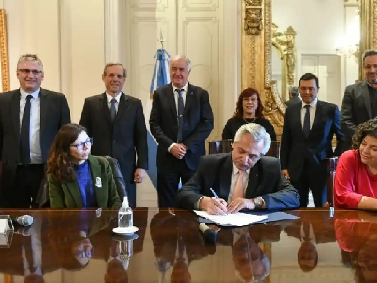 El Gobierno prohibió contratar nuevos empleados en el Estado