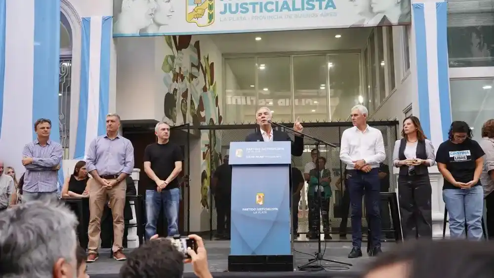 Alak asumió la conducción del PJ platense y lanzó la candidatura presidencial de Kicillof