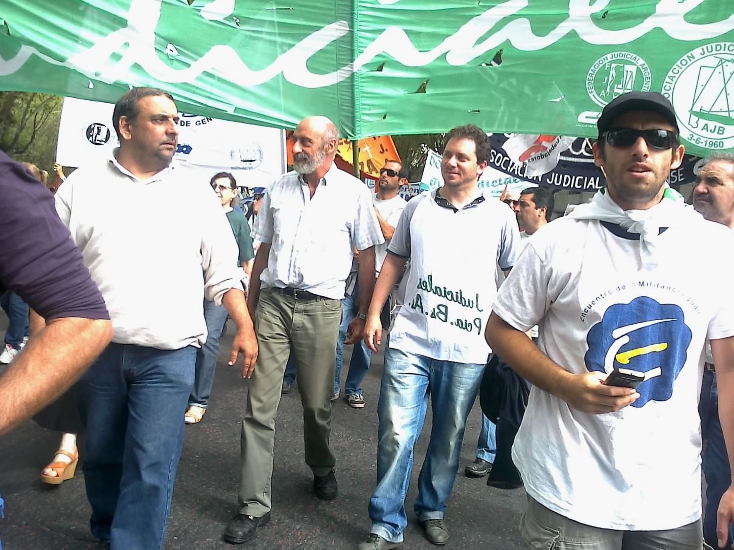 Judiciales bonaerenses van al paro y marchan a la Corte