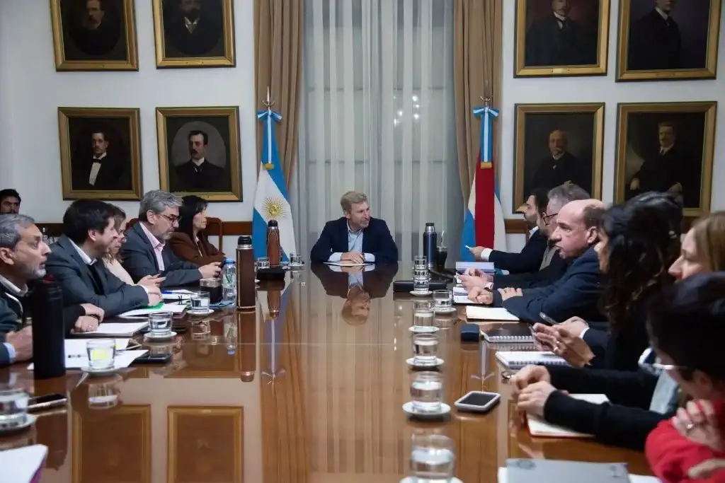 Frigerio y su Gabinete analizaron el avance de obras en la provincia: del Palacio San José al Hospital de Paraná