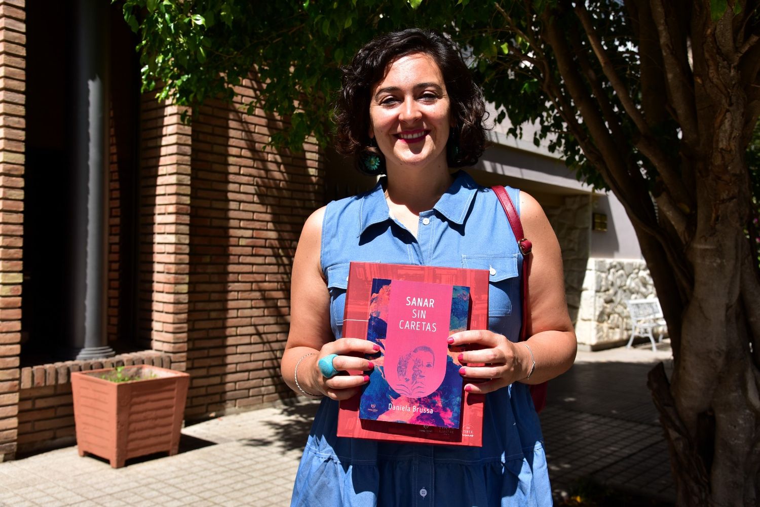 Daniela Brussa propone con su libro herramientas para poder “sanar sin caretas”